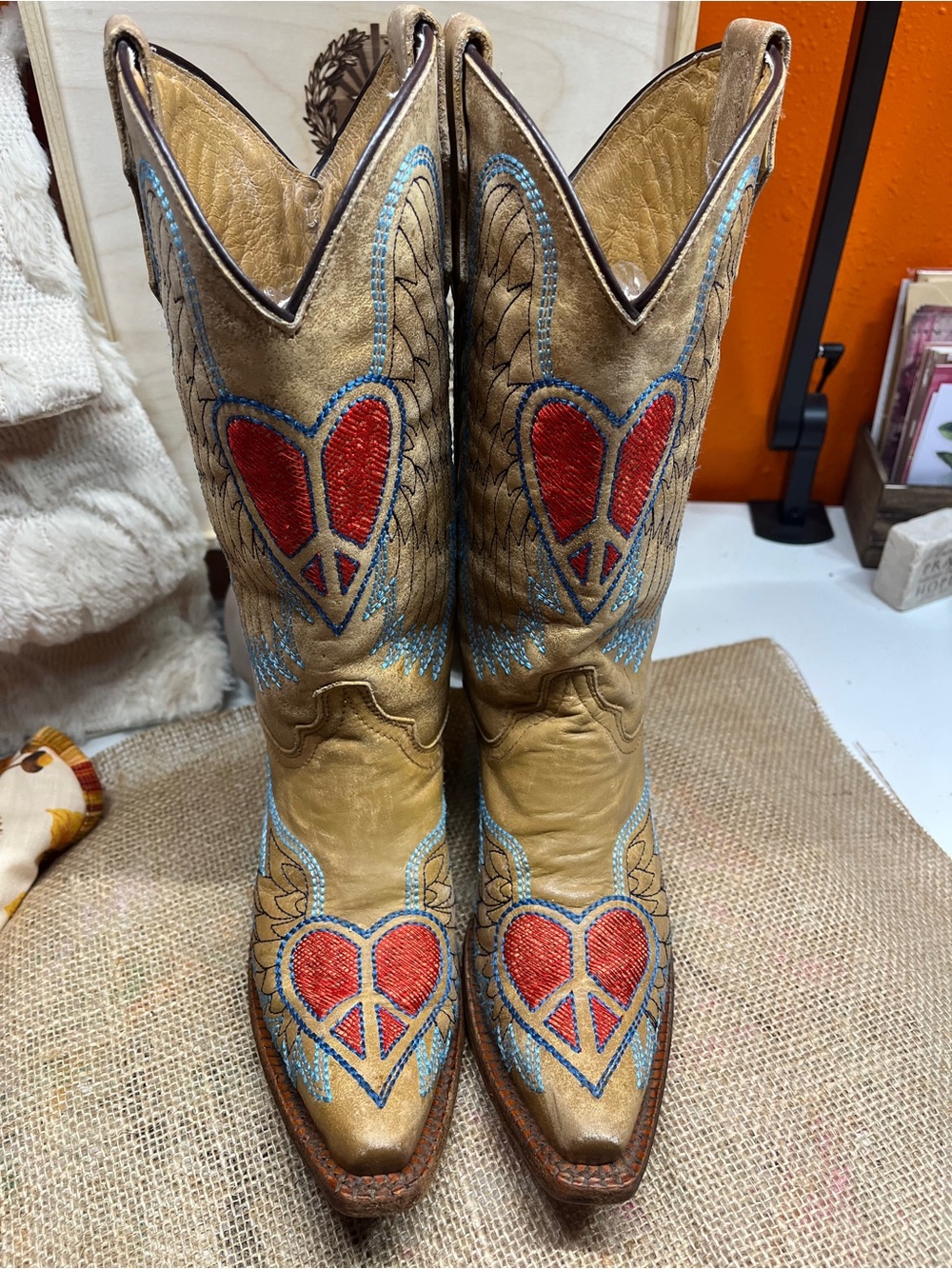 Corral hearts and wings teen girl cowboy boots size 3.